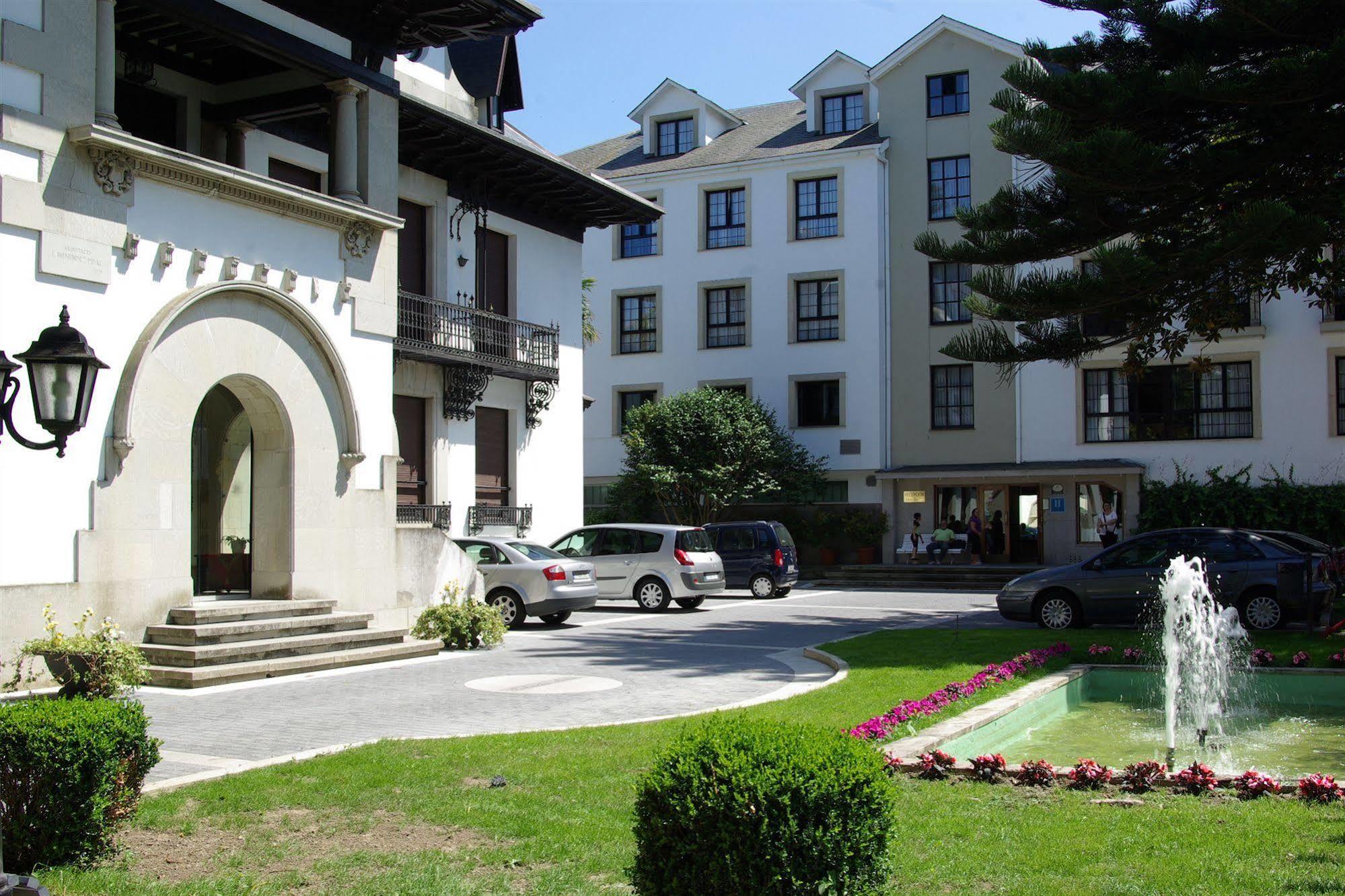 Hotel Y Apartamentos Arias Navia Eksteriør bilde