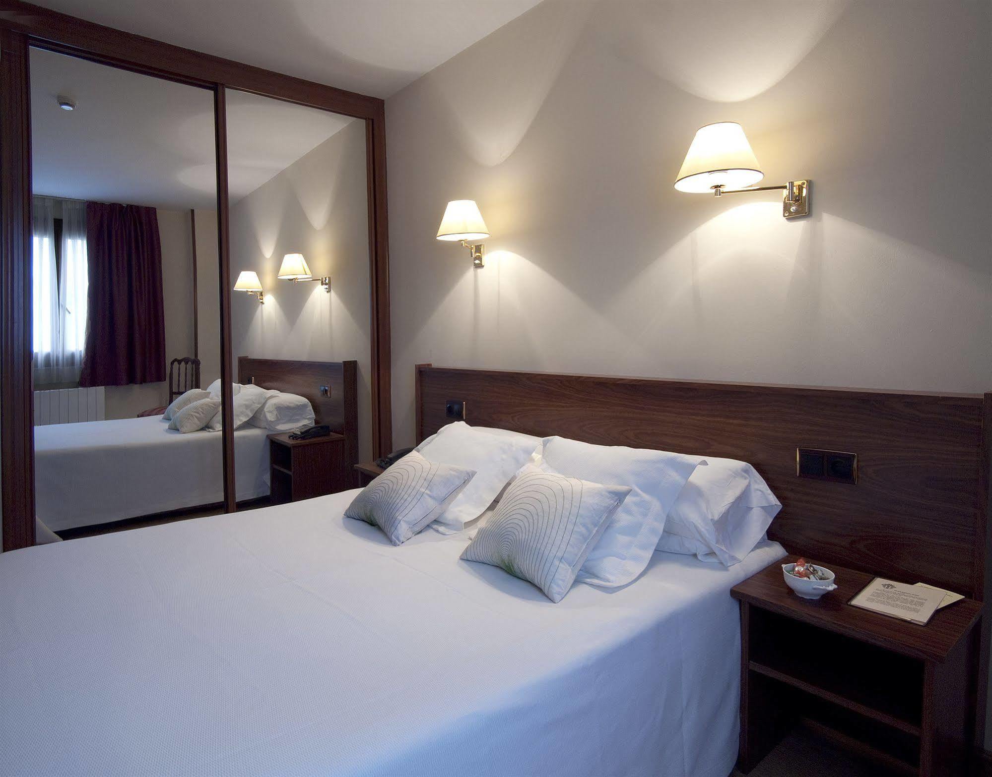 Hotel Y Apartamentos Arias Navia Rom bilde