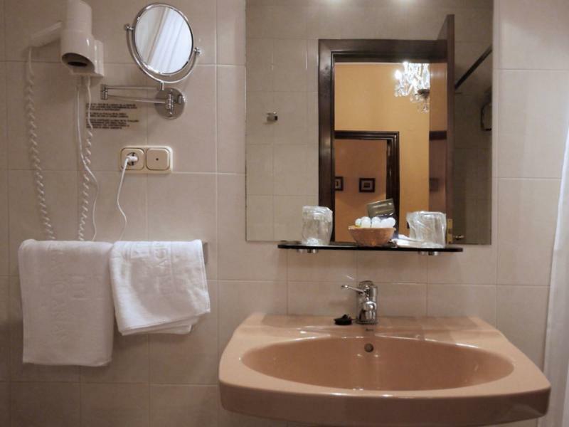Hotel Y Apartamentos Arias Navia Eksteriør bilde