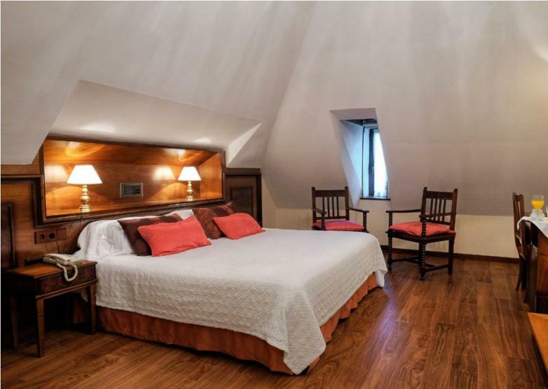 Hotel Y Apartamentos Arias Navia Eksteriør bilde