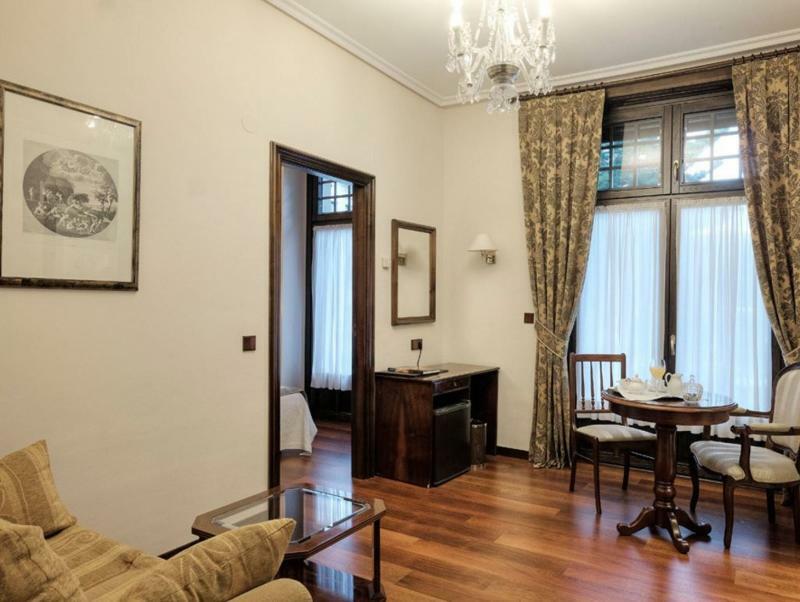 Hotel Y Apartamentos Arias Navia Eksteriør bilde