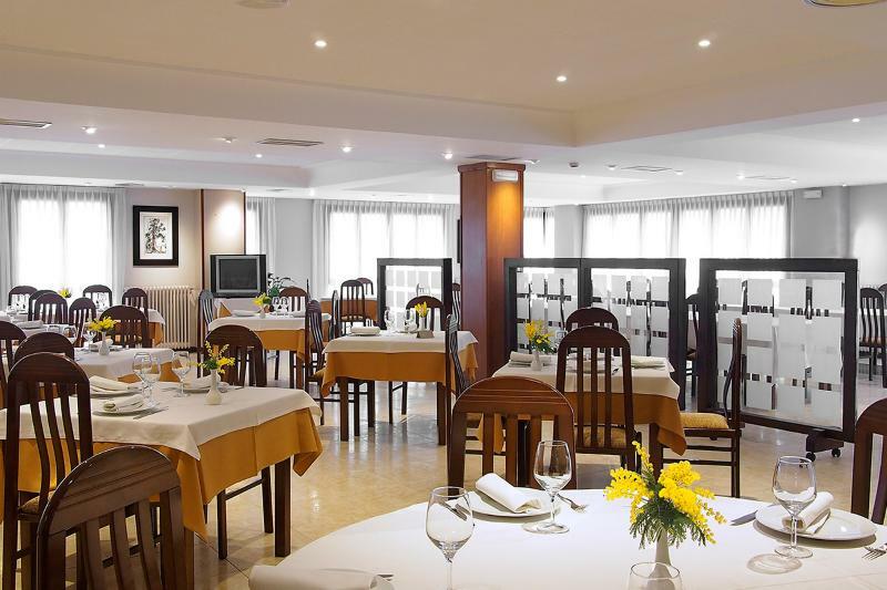 Hotel Y Apartamentos Arias Navia Eksteriør bilde